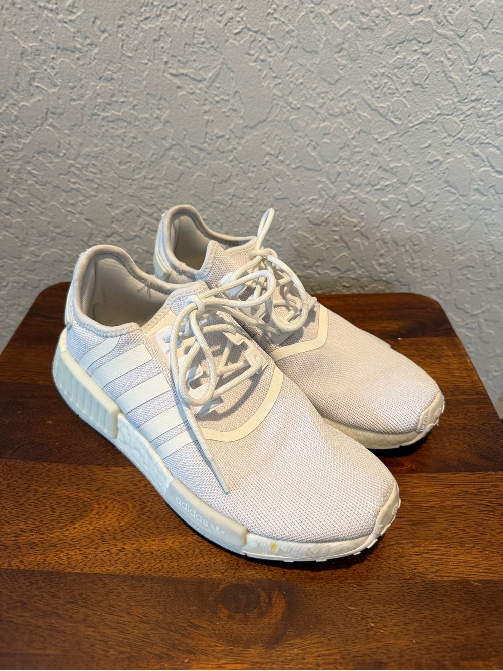 Adidas White Mesh Runner with Three Stripes Sz 8 Women’s
